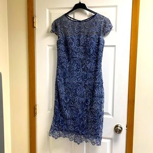 Sheath/Column Scoop Neck Knee-Length Lace Mother of the Bride Dress